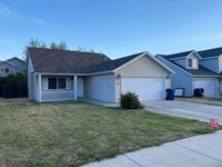 Building Photo - 4 Bed 2 Ba Home- Walking Distance to Emily Dickinson Elementary