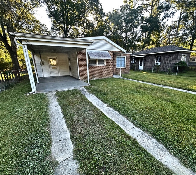 Building Photo - 125 Rosewood Dr