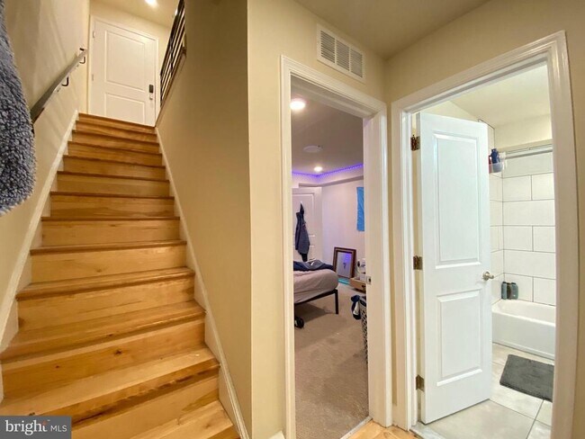 Building Photo - 1950 N Gratz St