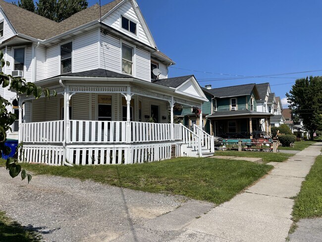 Building Photo - 407 E Center St