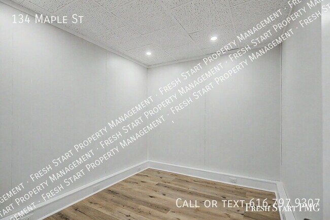 Building Photo - 134 Maple St