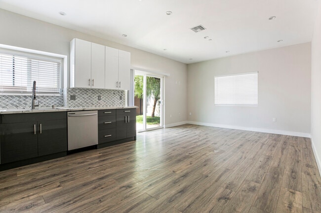 Building Photo - 10938 Nettleton St