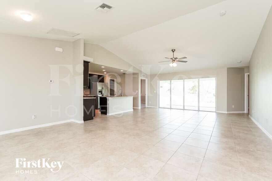 Building Photo - 23 NW 27th Ln