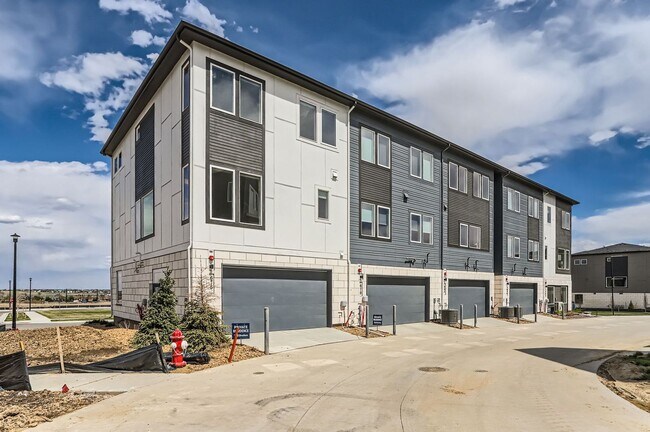 Building Photo - 676 Saddle Dr