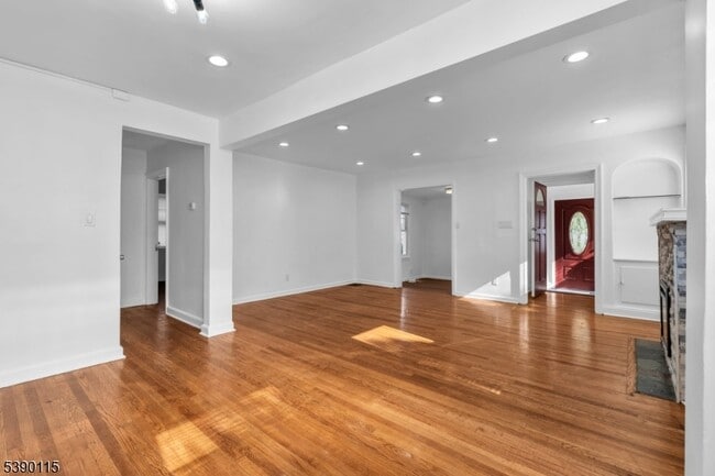 Building Photo - 2144 Tyler St