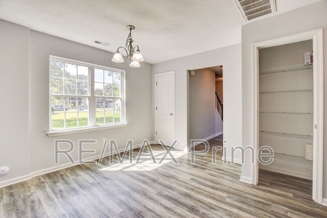 Building Photo - 4164 Reid St