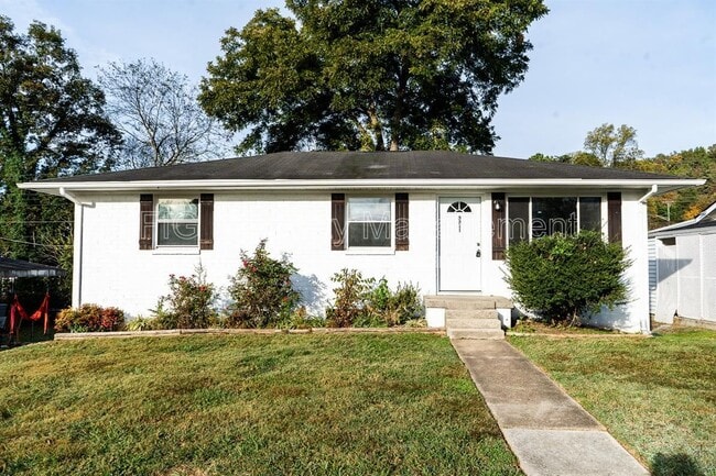 Primary Photo - 3311 Canary Ave