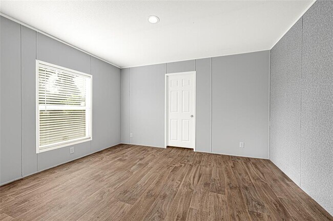 Building Photo - 113 Schilling Ave