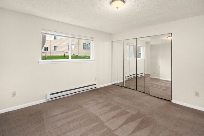 Building Photo - 10012 NE 117th Ct