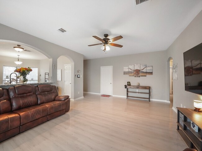 Building Photo - 4006 Raspberry Ct