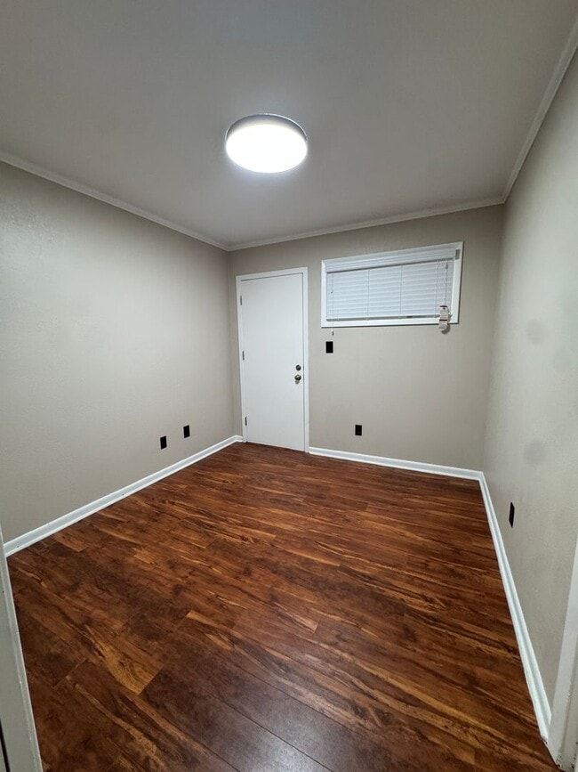 Building Photo - Incredible 4 Bed / 2 Bath updated Home, Available Now!