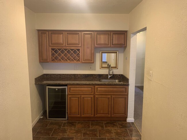 Building Photo - North Shore - 4 BR, 2 Bath with High-End K...
