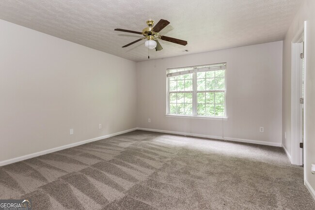 Building Photo - 2041 Gates Ct