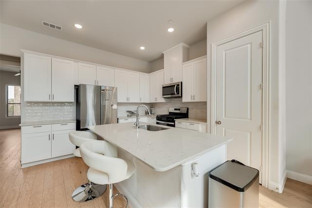 Building Photo - 8102 Foraker St