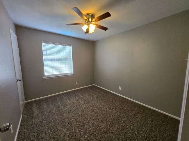 Building Photo - 1309 Greencove Dr