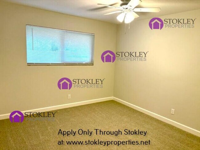 Building Photo - 1875 Queens Rd