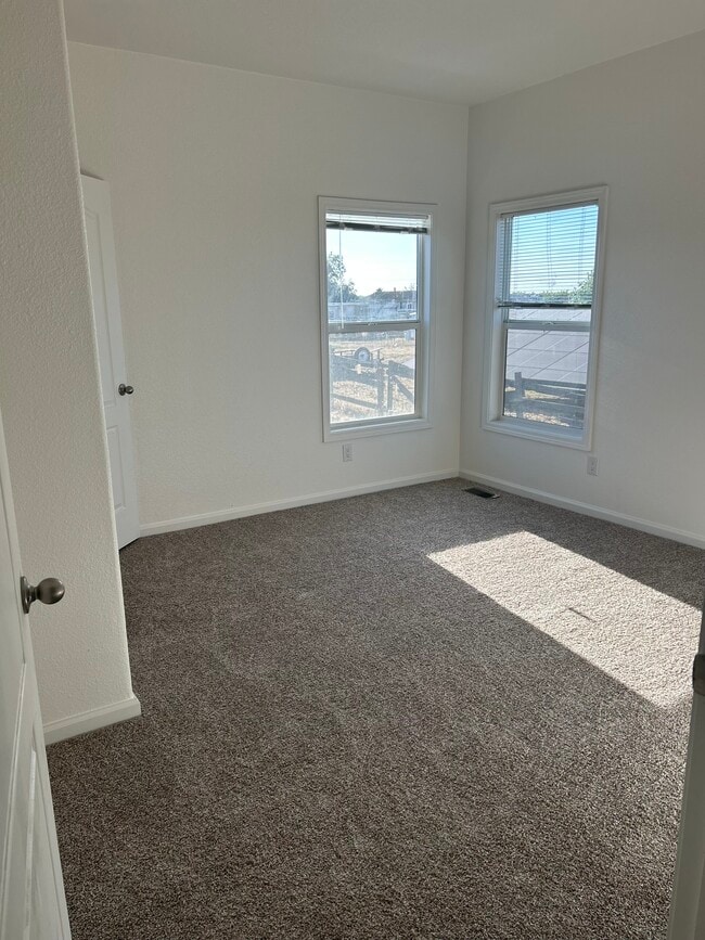 Building Photo - 3953 Stoneridge Dr