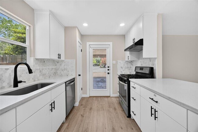 Building Photo - 6222 Wagon Bend
