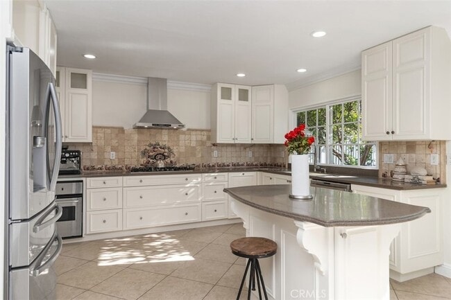 Building Photo - 2 Meadowsweet Way