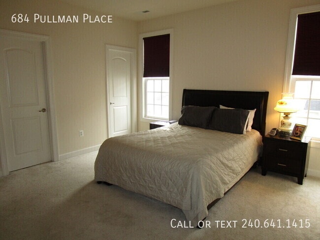 Building Photo - 684 Pullman Pl