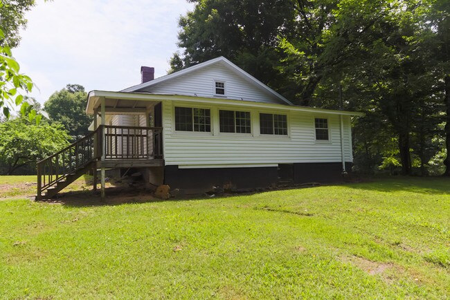 Building Photo - Charming Country home off the beaten path.