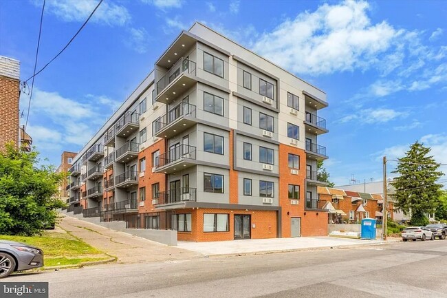 Building Photo - 401 E Walnut Ln