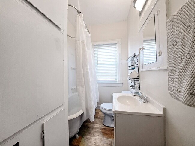 Building Photo - 1209 Central Ave