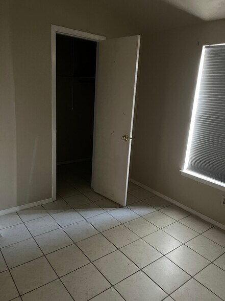 Building Photo - 11631 James Watt Dr