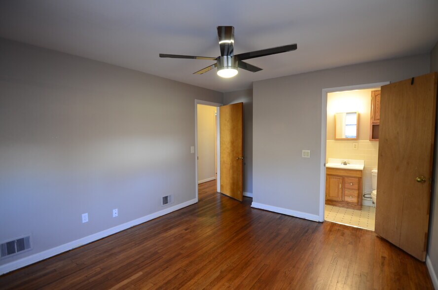 Building Photo - 4384 Yakima Ct