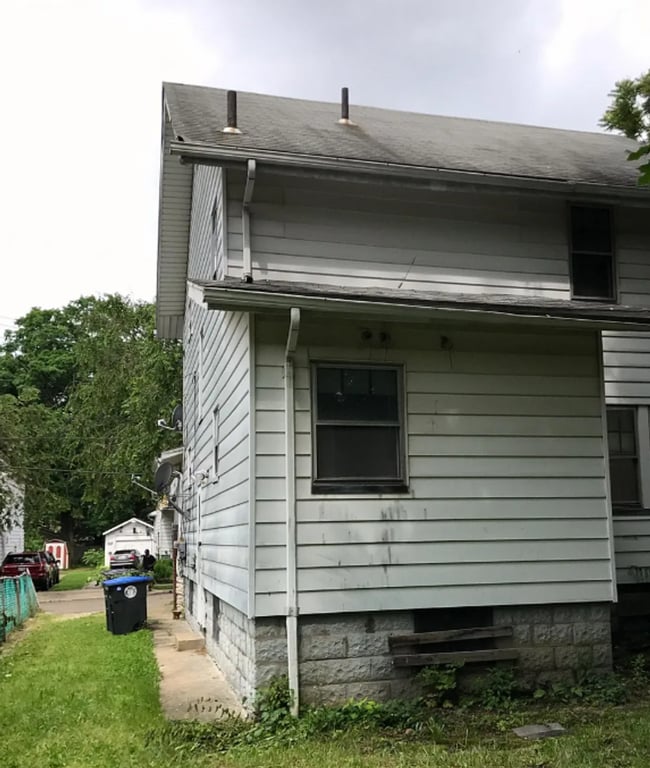 Building Photo - Charming 1925 Colonial with Classic Character & Cozy Fireplace