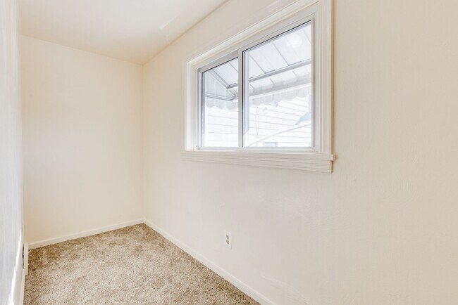 Building Photo - AVAILABLE NOW! 3 bed, 2 bath AMAZING House in Allentown!!!