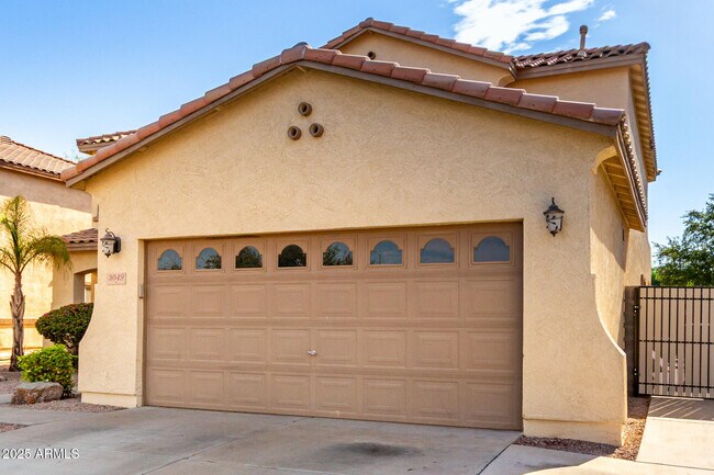 Building Photo - 3049 S Sierra Heights Cir