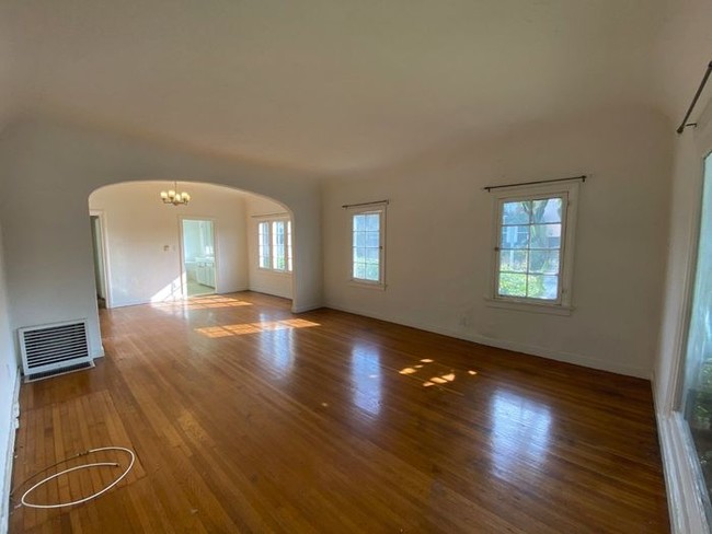 Building Photo - LARGE Spanish Style 4-plex WeHo Adjacent