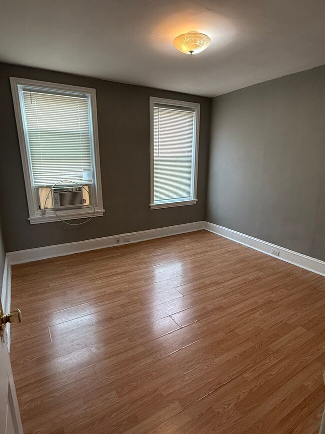 Building Photo - 2 Bedroom Home in Port Richmond available ...