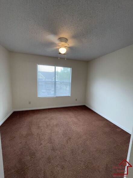 Building Photo - 430 Oriole Dr