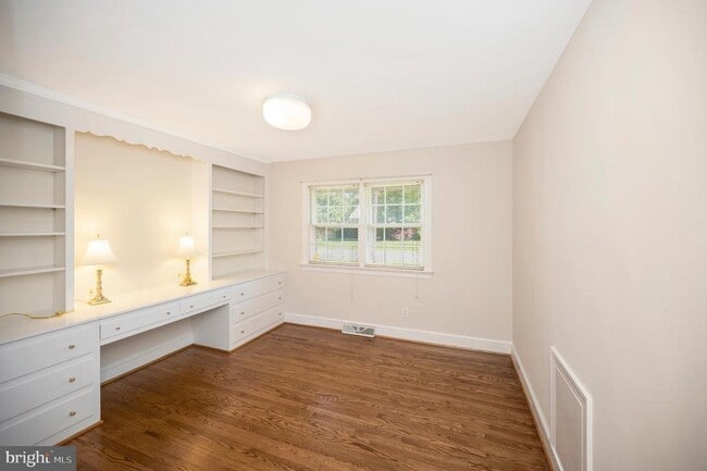 Building Photo - 1732 Beverly Dr