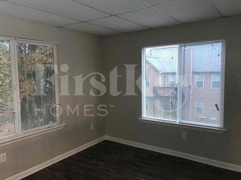 Building Photo - 4020 Brookfield Way