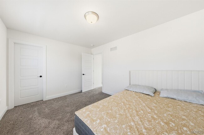 Building Photo - 106 Sommerset Ct