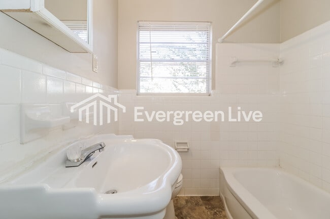 Building Photo - 3404 Renault St