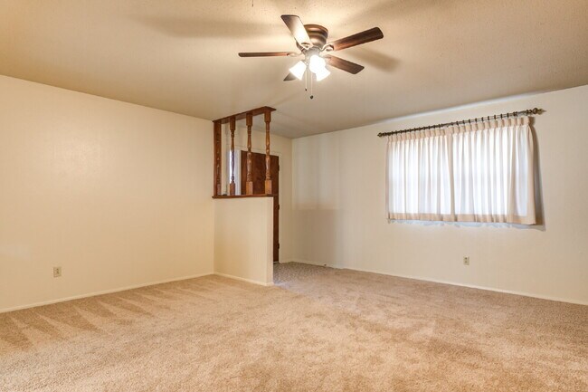 Building Photo - Wonderful 2 Bedroom 1.5 Bathroom Duplex!!!