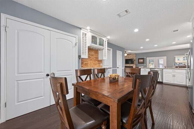 Building Photo - 35 Sheep Meadow Pl