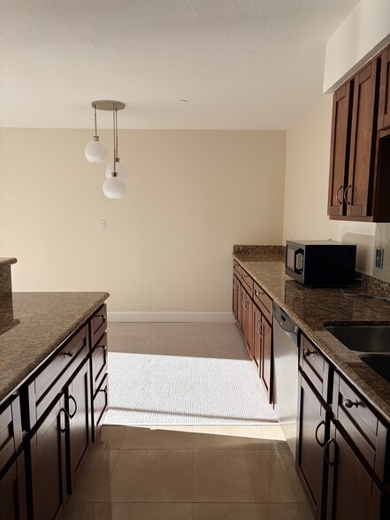 Building Photo - 590 El Dorado Ave