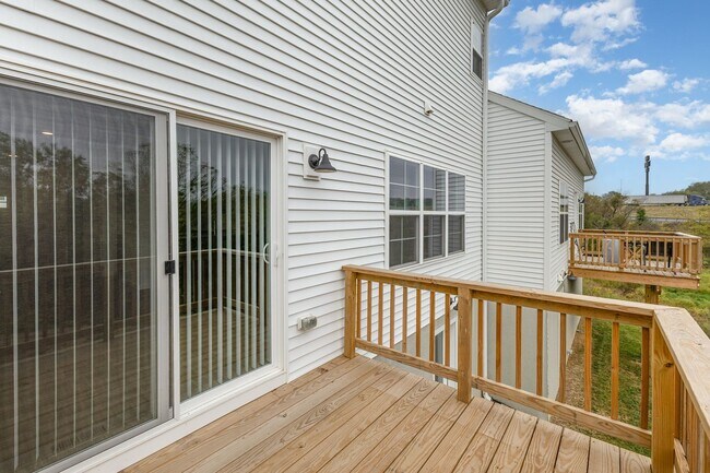 Building Photo - 7880 Briarwood Dr