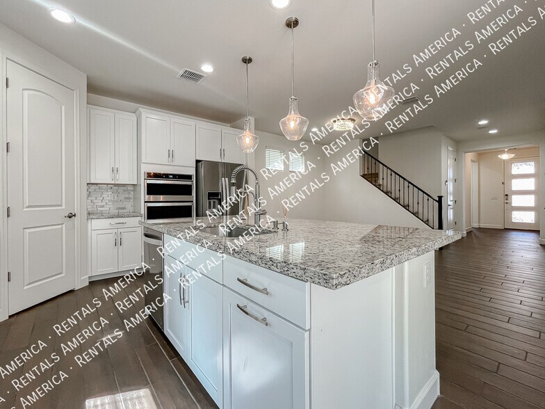 Building Photo - 657 W Browning Pl