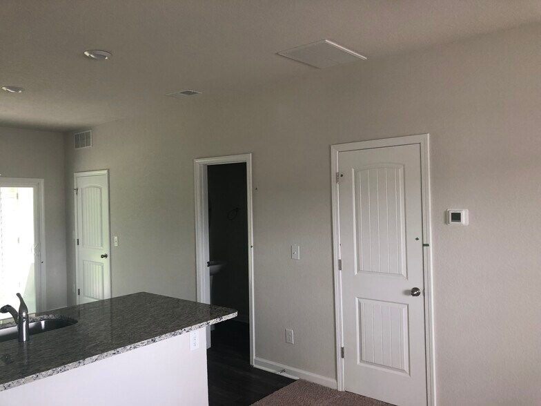 Building Photo - 225 Chandler Ct