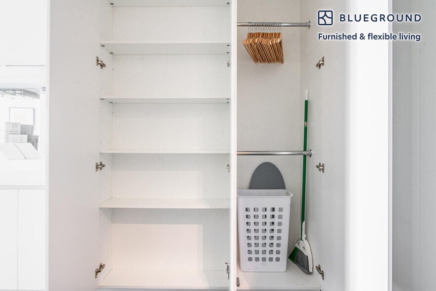 Building Photo - 123 Washington St