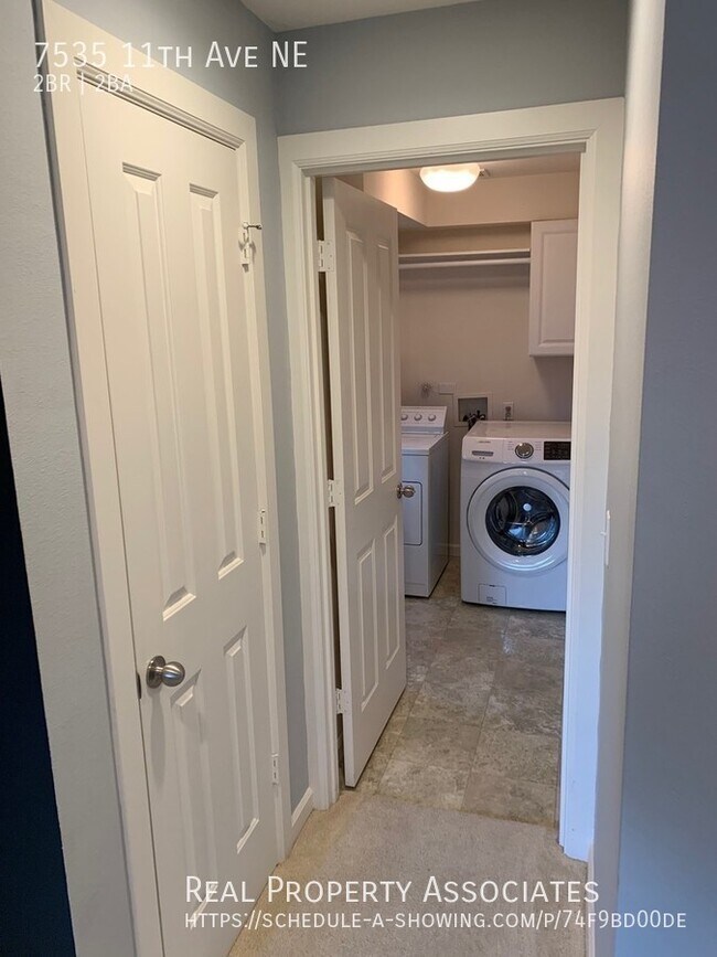 Building Photo - Maple Leaf Townhouse Available