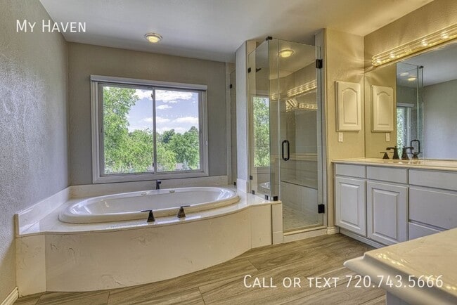 Building Photo - Stunning Heritage West home with all the b...