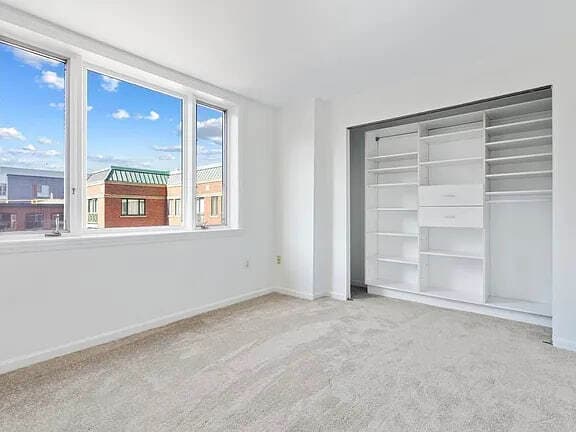 Building Photo - 10 Rogers St