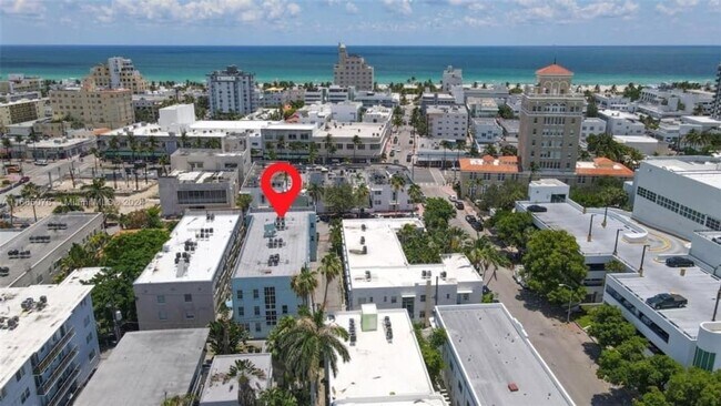 Building Photo - Charming 2BR Townhome in Miami Beach